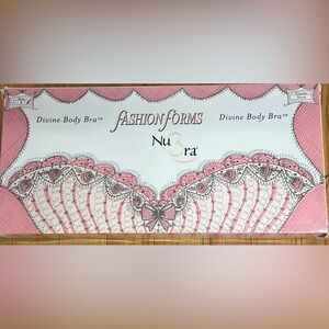 NuBra Fashion Forms Divine Body Bra 8450 Nude Size C Strapless Adhesive Made USA